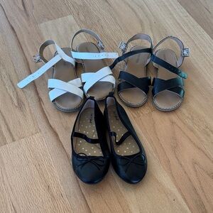 Target sandals and flat girls’ shoes bundle
Kids size: 12